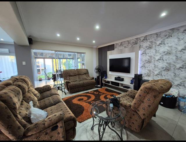 3 BEDROOM TOWNHOUSE FOR SALE IN VANDERBIJLPARK SW 5